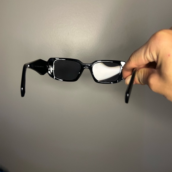 Prada sunglasses - Picture 3 of 4